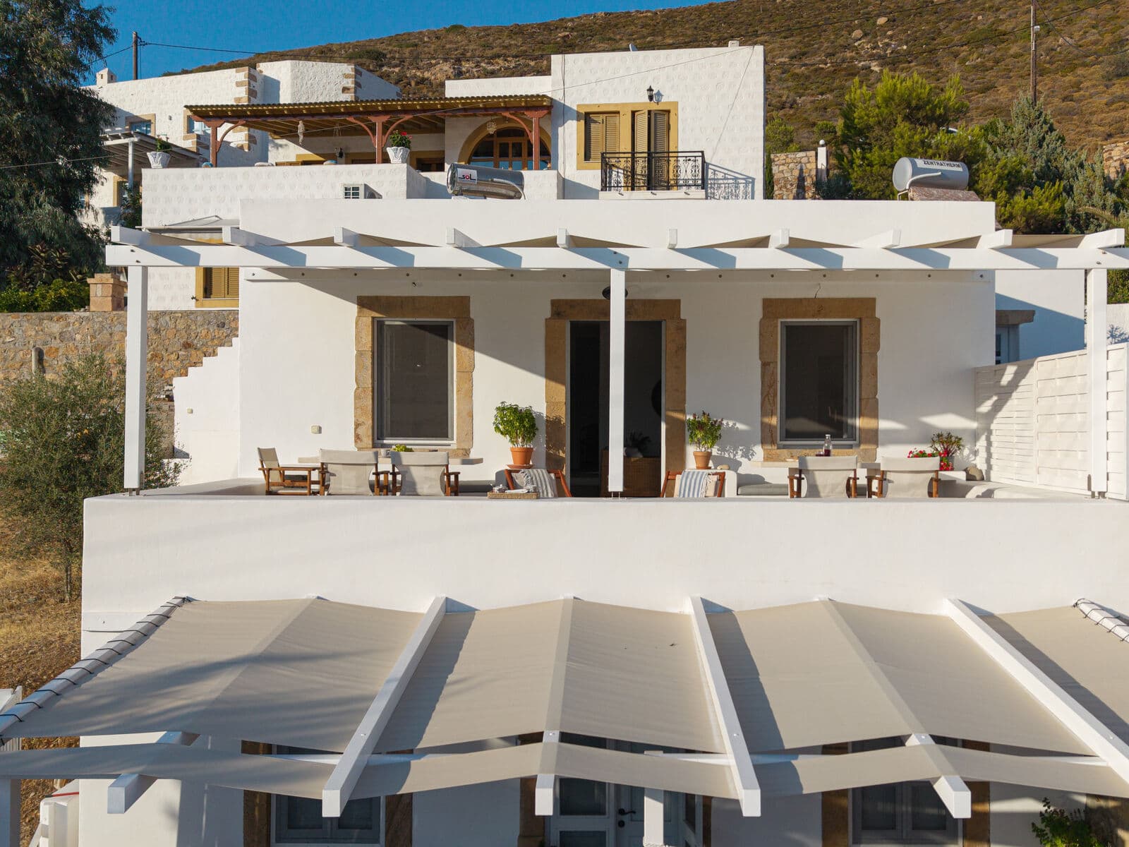 The house and its terraces from outside