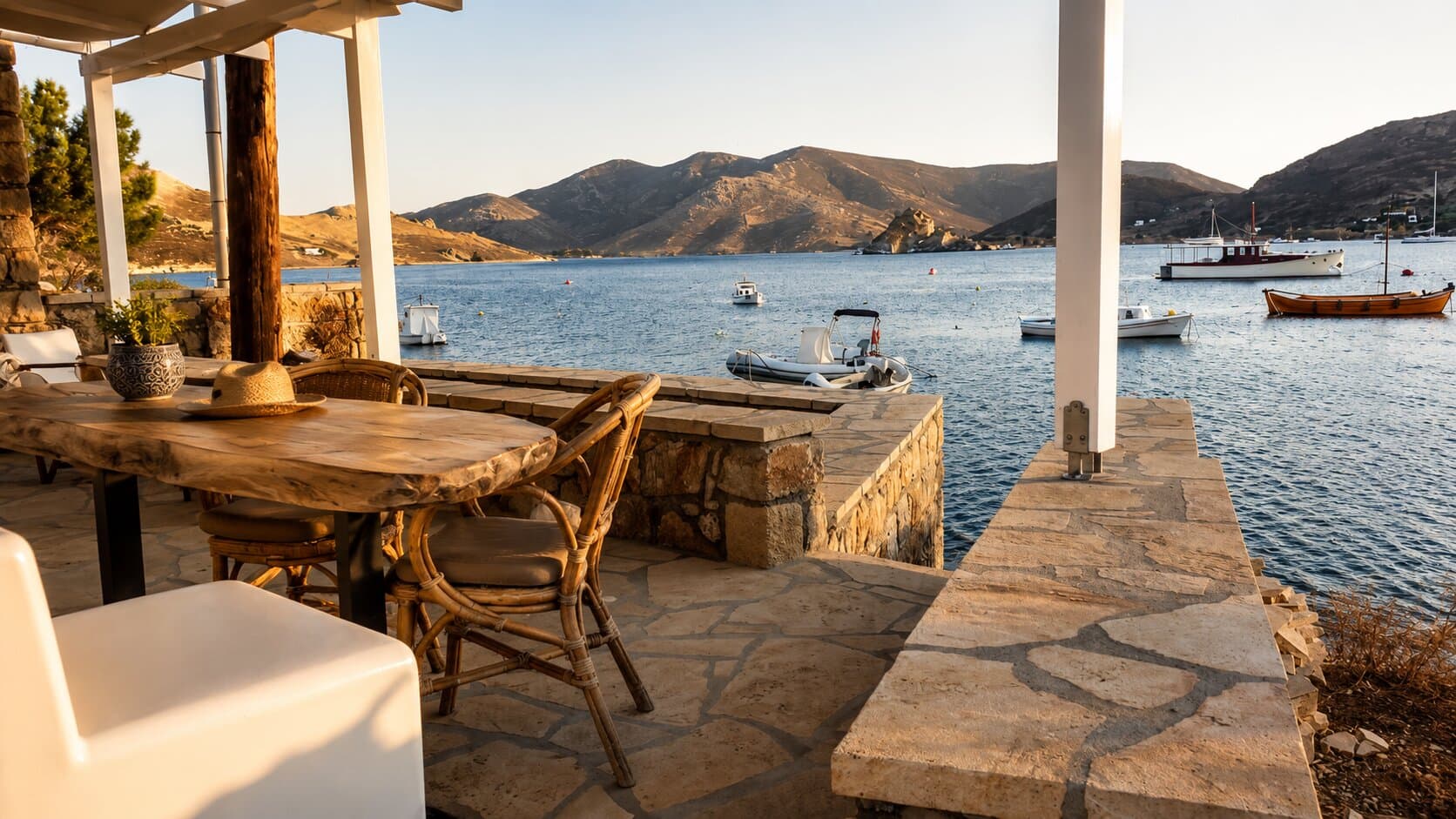 Villa En Plo — terrace at the water, Grikos